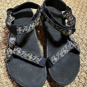 TEVA SHIMUNO WATER SANDALS NIB